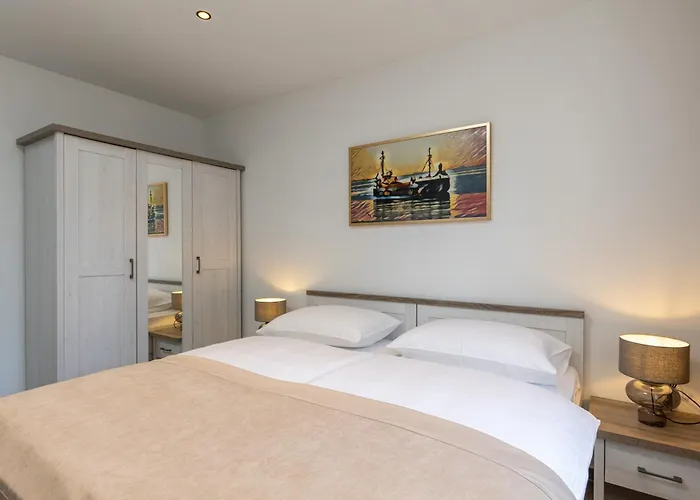 Brand New*City Centre Apart. Kirby