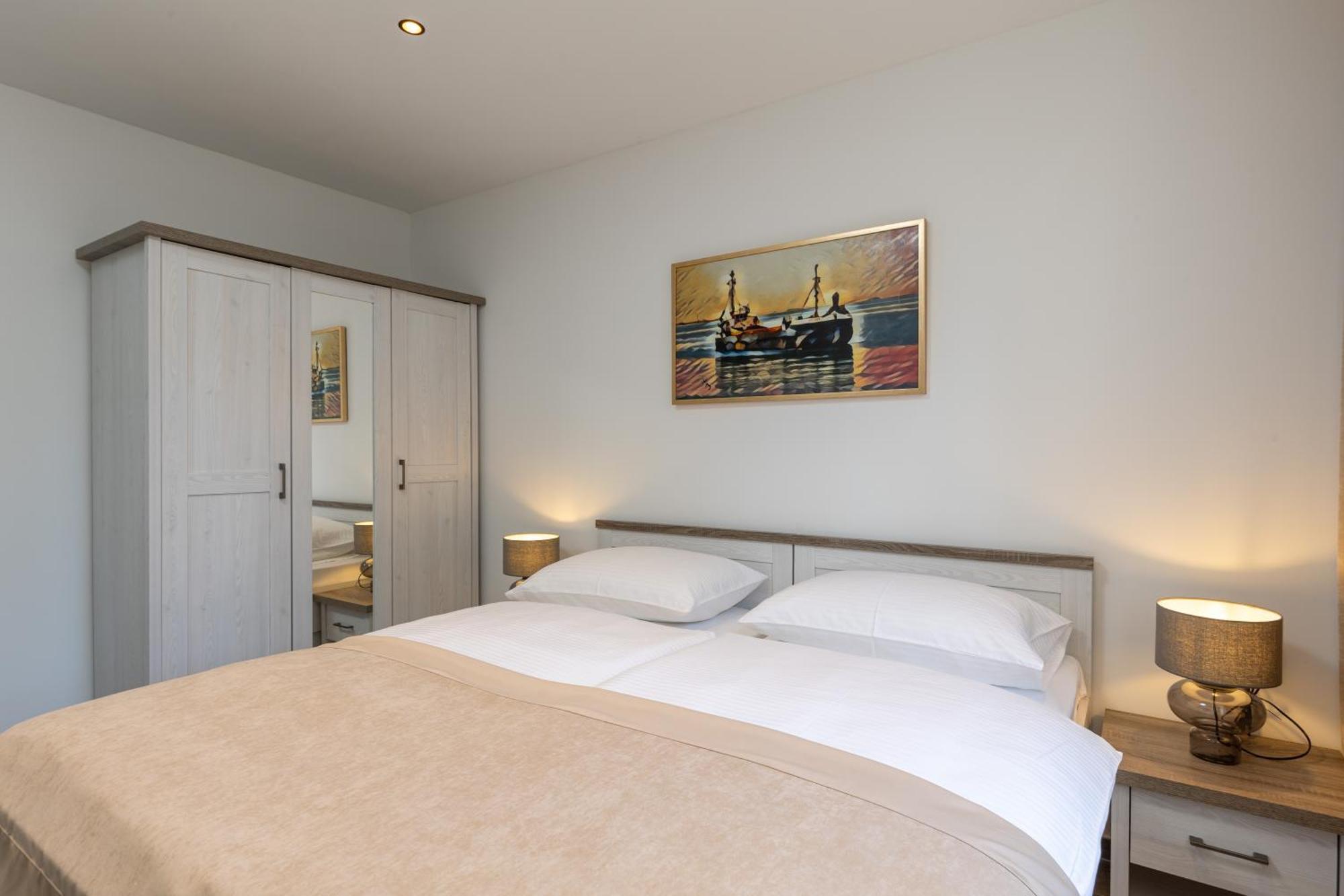 Apartment Brand New*city Centre Apart. Kirby *